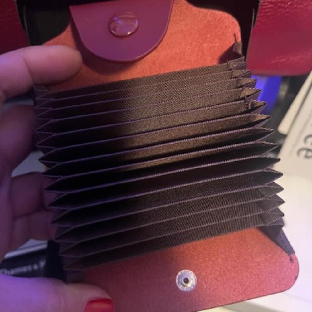 Elegant Burgundy Card Holder - Picture 4 of 5